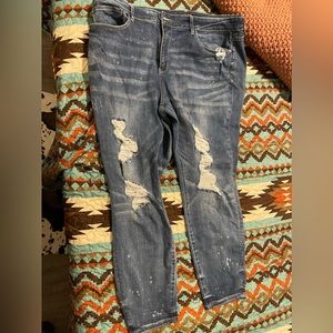 Judy Blue Distressed Skinnies